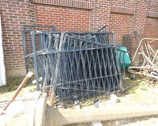 31PC. IRON FENCING
