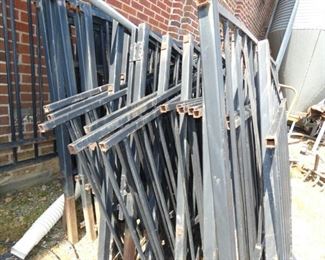 VIEW 4 4 1/2FT. IRON FENCHING