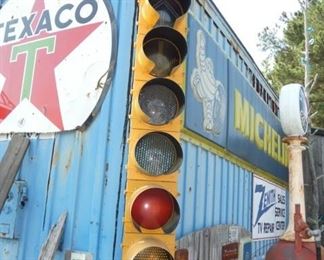 VIEW 2 CLOSEUP 8FT. STOPLIGHT