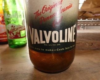 VIEW 2 CLOSEUP VALVOLINE BOTTLE