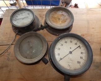 VIEW 2 CLOSEUP GAUGES