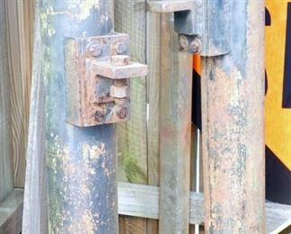 VIEW 4 CLOSEUP CAST POST