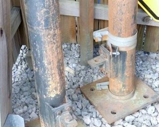 VIEW 5 CLOSEUP POST BASE