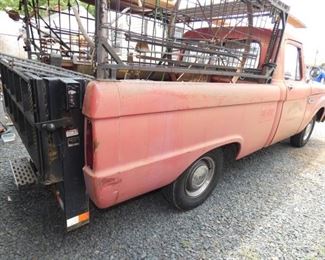 VIEW 12 DO HAVE THE ORIG. TAILGATE