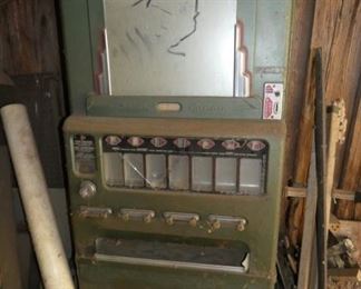 VIEW 2 DECO CANDY MACHINE