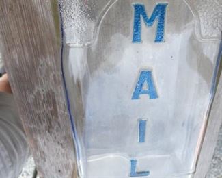 VIEW 4 VISABLE EMB. MAILBOX W/ BRACKET