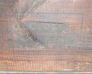 VIEW 3 WOODEN SHOES ADV. BOX