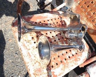 AUTOMOTIBLE HORNS