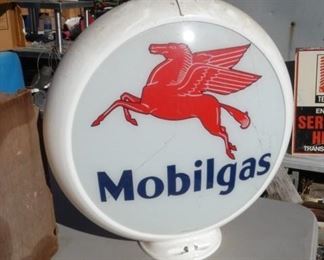 MOBILGAS PUMP GLOBE W/ PEGUSIS