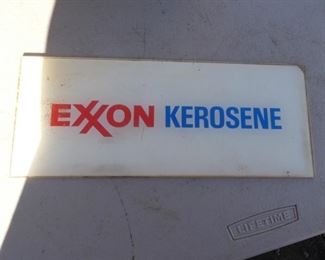 EXXON GLASS PUMP PLATES