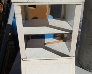 GORDONS COUNTER DISPLAY