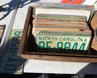 COLLECTION NUMEROUS LIC. TAGS