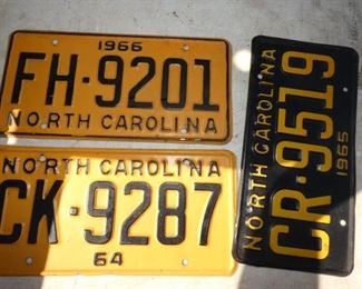 COLLECTION NUMEROUS LIC. TAGS