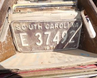 COLLECTION NUMEROUS LIC. TAGS