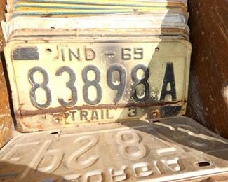 COLLECTION NUMEROUS LIC. TAGS