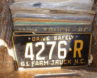 COLLECTION NUMEROUS LIC. TAGS