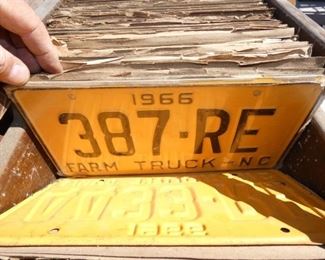 COLLECTION NUMEROUS LIC. TAGS