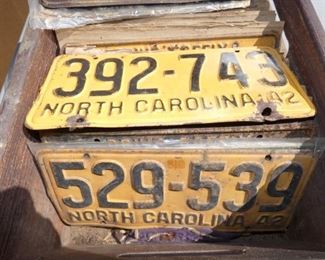 COLLECTION NUMEROUS LIC. TAGS