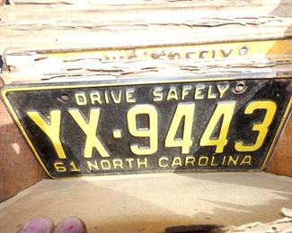 COLLECTION NUMEROUS LIC. TAGS