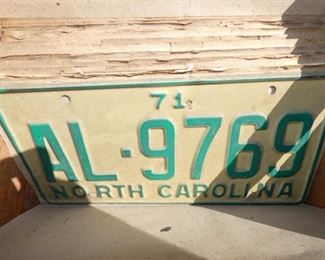 COLLECTION NUMEROUS LIC. TAGS