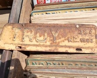 COLLECTION NUMEROUS LIC. TAGS