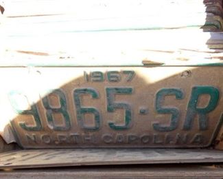 COLLECTION NUMEROUS LIC. TAGS