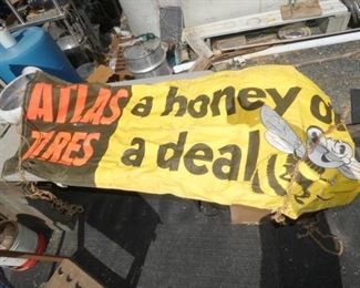 ATLAS STORE BANNER W/ BEE
