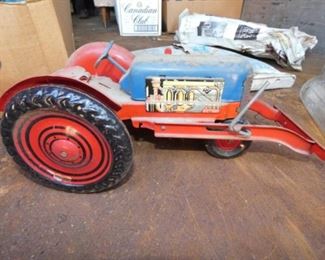 VIEW 2 CLOSEUP OTHERSIDE TRACTOR