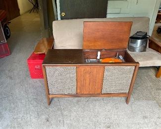 Vintage record player console  mid modern  look radio works record player comes on no needle
