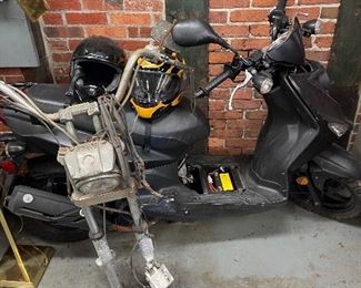 Harley fork and scooter no title for scooter currently not running 2019  lance 300i