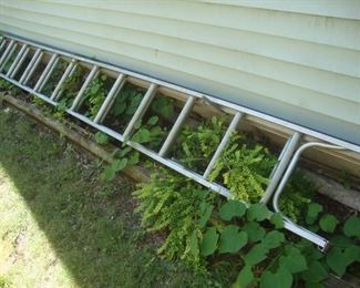 28' aluminum extension ladder