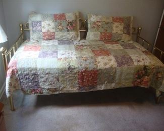 Daybed with twin size mattress