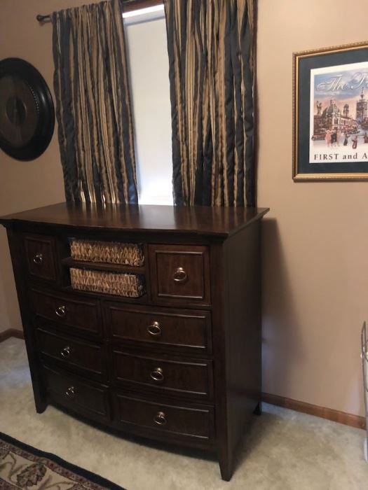 Bobbi Wilkinson Estate Sales in Independence, MO