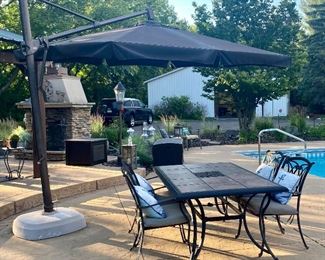 10 Foot Large Free Standing Patio Umbrella. Appears to be in very good condition with the mechanism working well. The umbrella measures 10 feet square.