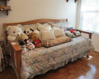 toys & pillows