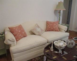 better photo of White Loveseat, scallop arch shape back rest