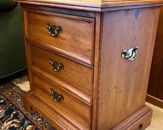 PAIR OF CHEST/LAMP TABLES