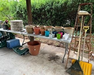 GARDEN POTS