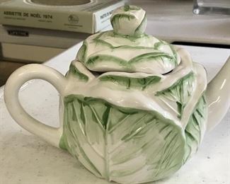 Cabbage teapot
