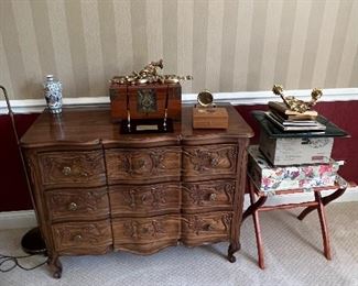 Henredon carved dresser