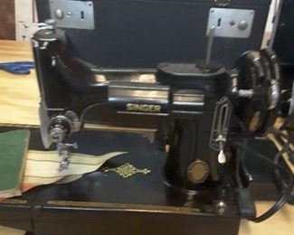 Singer featherweight 220 sewing machine with case and accessories, excellent condition!