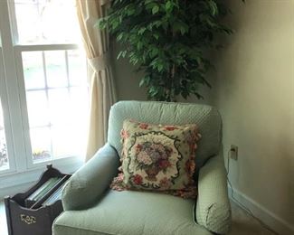 ONE MINT GREEN CHAIR