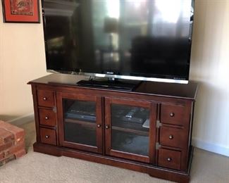 TV STAND AND TV