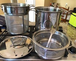 ALL CLAD STOCK POT AND STRAINERS