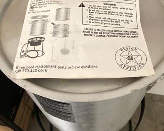 TURKEY FRYER WITH BURNER BASE