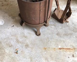 VINTAGE JUICE PRESS & BOTTLE CORKER