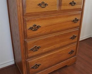 Oak chest of drawers