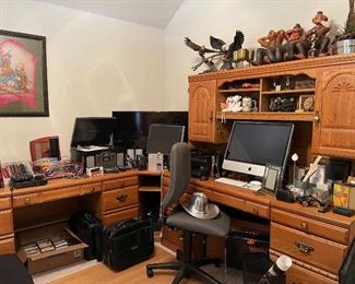 Very nice corner office furniture, if you wish you can separate the pieces and not use the corner connecting piece. Office chair, wooden rug