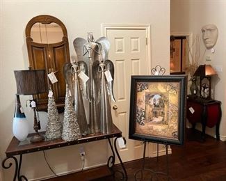 In the entrance you will find fabulous metal angels, very dramatic, silver Christmas trees, metal, wood and glass entrance table, folding mirror and great art!