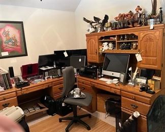 The office has a wonderful oak desk which can be divided into two pieces, lots of storage and great electronics